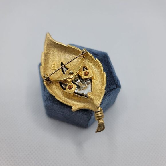 JJ Leaf Brooch  - Picture 4 of 5